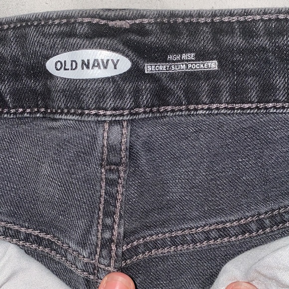 Women’s old navy shorts - Picture 3 of 5